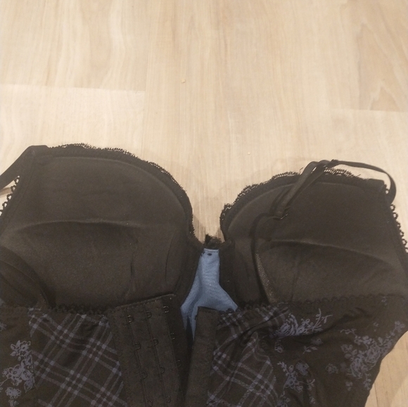 French lace corset - Picture 7 of 10